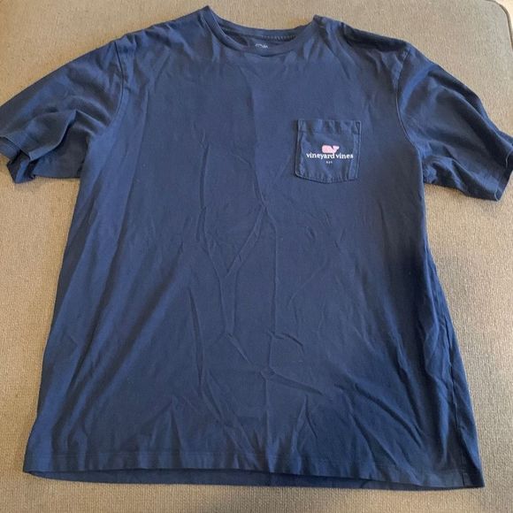 3 Vineyard Vines tshirts - Picture 9 of 11
